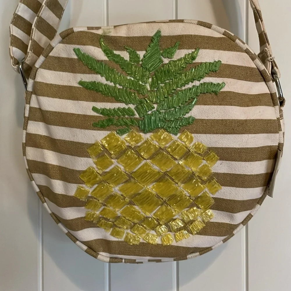 Sun N Sand accessories tan/white stripped purse with Pineapple design - Picture 2 of 6